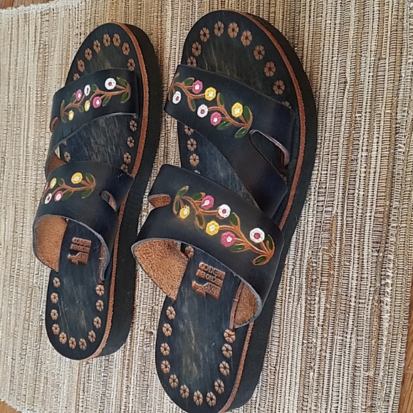 Leather Sandals - Picture 2 of 3